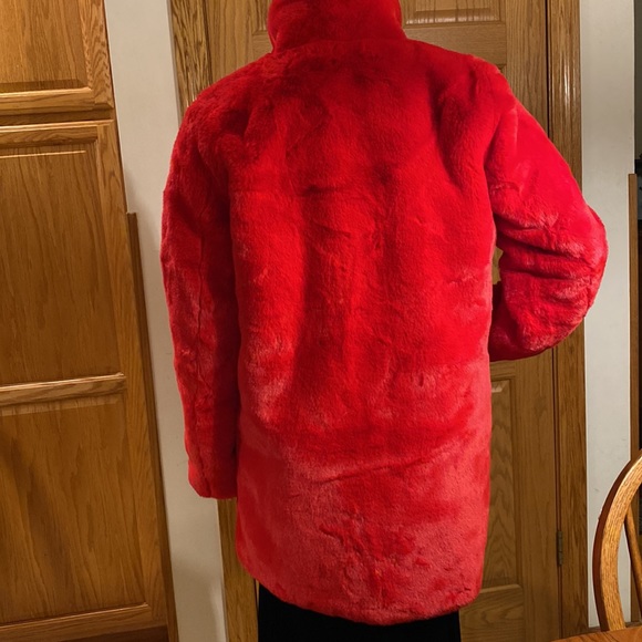 Apparis - scarlet red luxurious, faux fur coat with notched collar and pockets - Picture 3 of 16